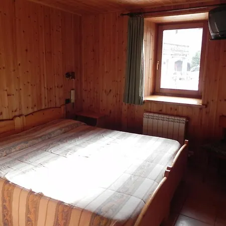 Le Vieux Rascard Chambres D'Hotes Champoluc Zimmer foto