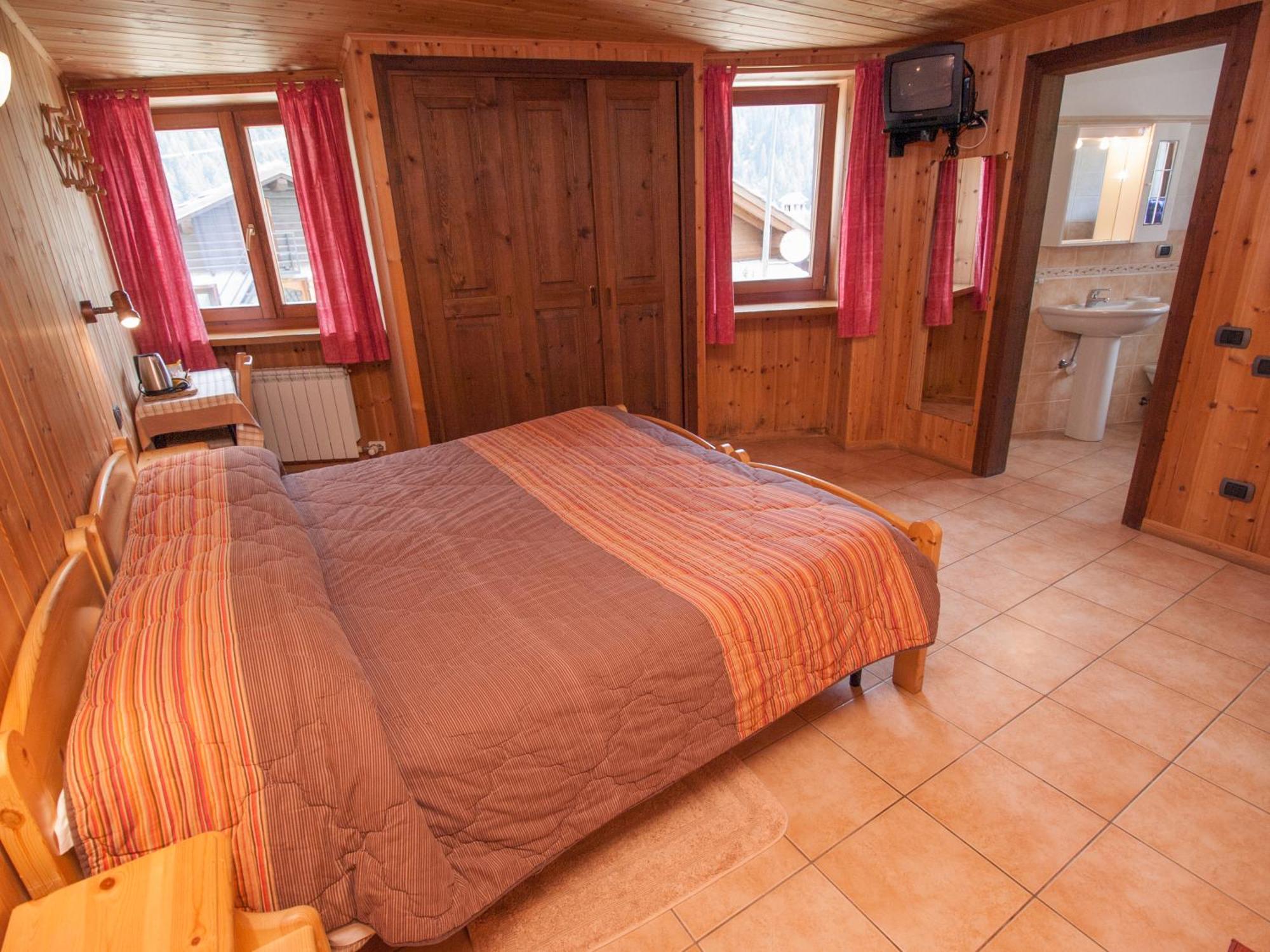 Le Vieux Rascard D'hotes Gasthof Champoluc